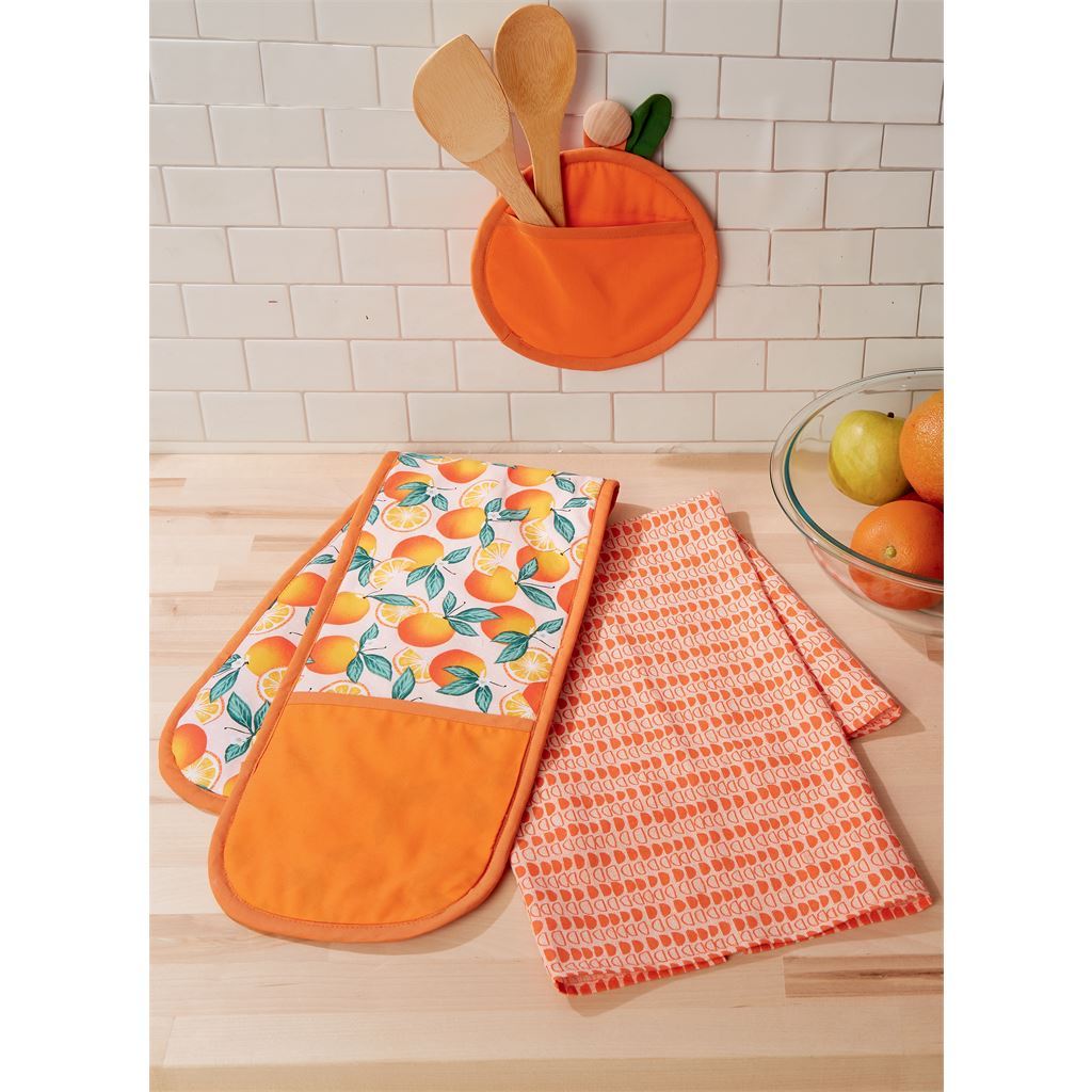 McCall's Pattern M8234 Childrens and Misses Aprons Potholders and Tea Towel 8234 Image 3 From Patternsandplains.com