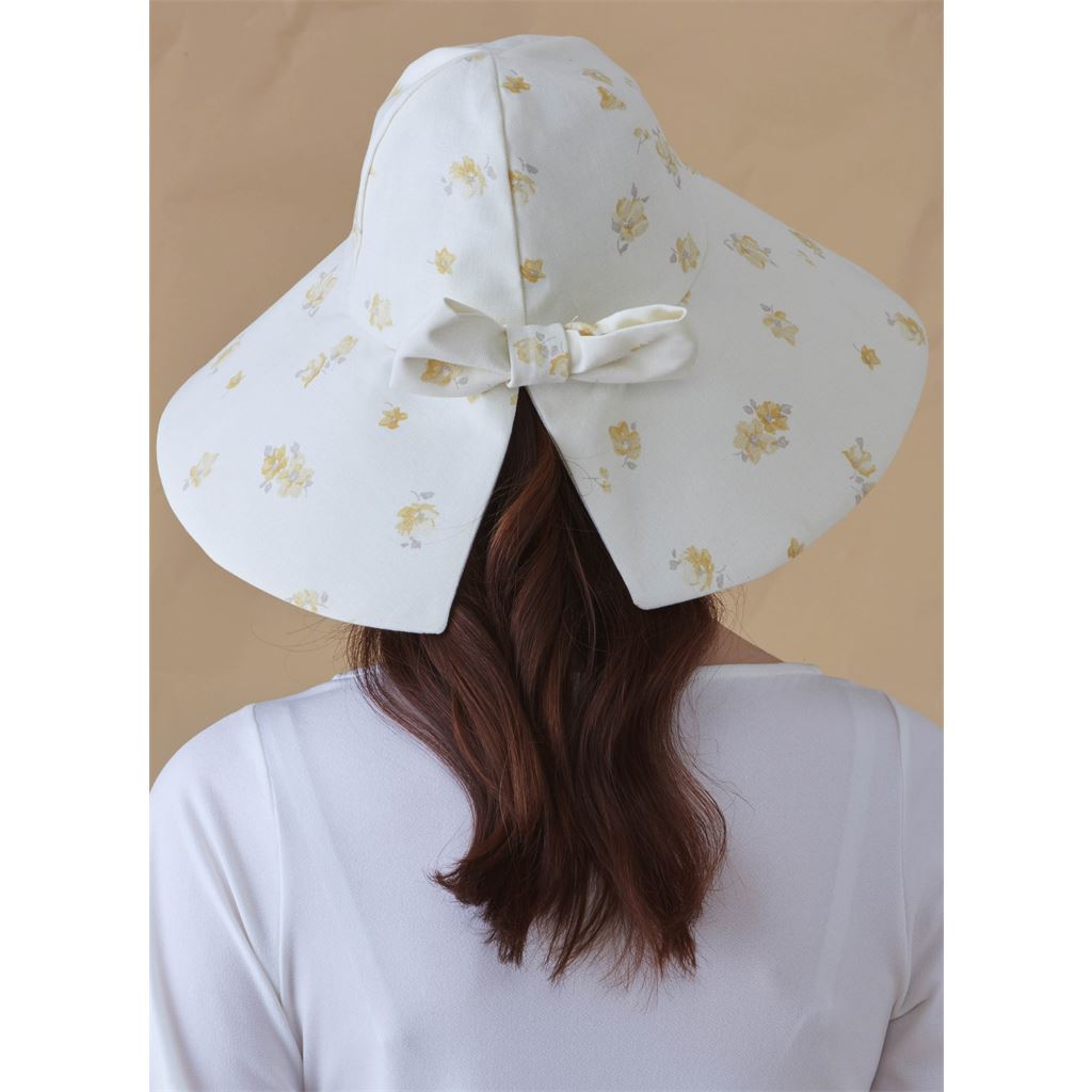 Simplicity Sewing Pattern S9814 Hat in Three Sizes Duffel Tote Cosmetic Case Eyeglass Case and Luggage Tag by Laura Ashley 9814 Image 2 From Patternsandplains.com