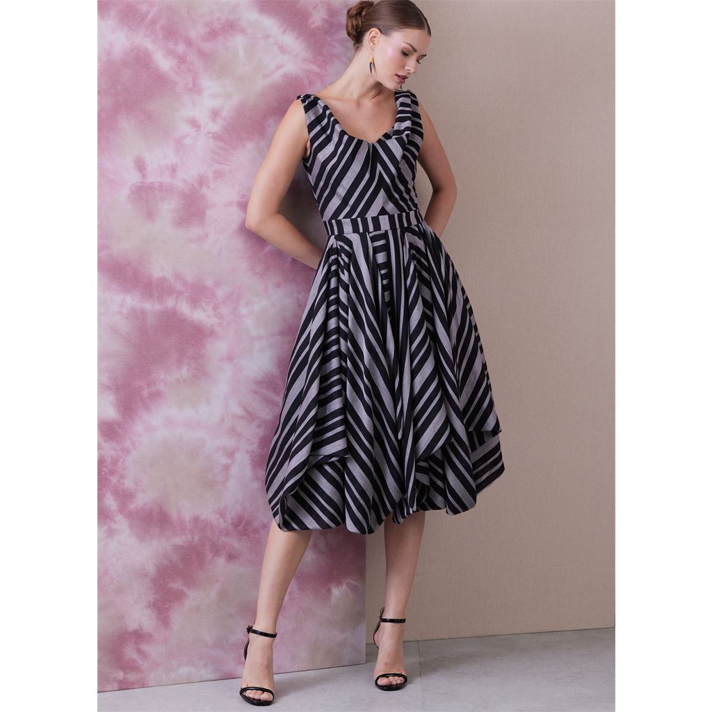 Vogue Pattern V1935 Misses Dress by Julio Cesar 1935 Image 3 From Patternsandplains.com