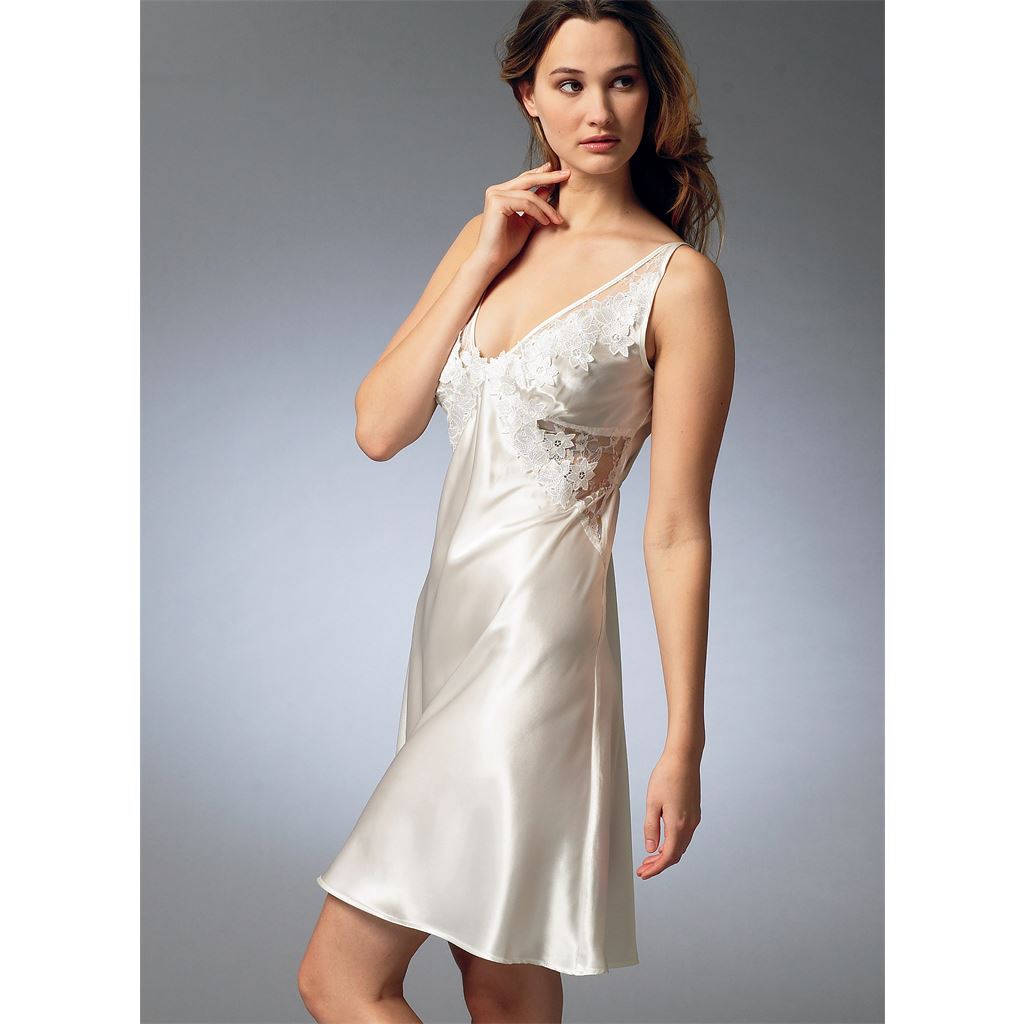 Vogue Pattern V8888 Misses Robe Slip Camisole and Panties 8888 Image 21 From Patternsandplains.com.jpg